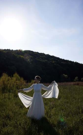 Medine ipeği krem özel gün elbise resmi